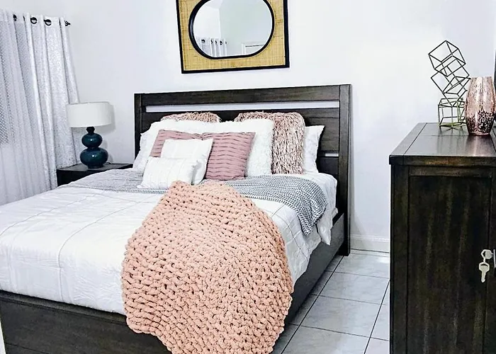 Tropical Luxe Modern Townhouse * Montego Bay